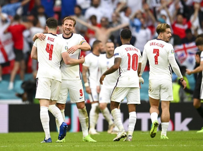 From left, Englands Declan Rice, Harry Kane, Raheem Sterling and Jack Grealish celebrate at the end of the Euro 2020 soccer championship round of 16 match between England and Germany, at Wembley stadium in London, Tuesday, June 29, 2021. England won 2-0. (Andy Rain, Pool via AP)