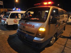 Alasan Mobil Ambulans Jalan Beriringan saat Jemput Pasien COVID-19 Alasan Mobil Ambulans Jalan Beriringan saat Jemput Pasien COVID-19