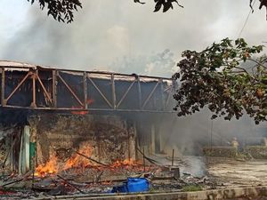 Masjid Jayakarta di Cakung Jaktim Terbakar, Kerugian Capai Rp 500 Juta Masjid Jayakarta di Cakung Jaktim Terbakar, Kerugian Capai Rp 500 Juta