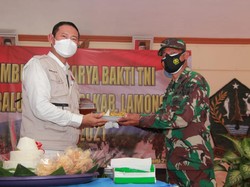 TNI Gelar Vaksin dan Pelayanan Terpadu di Lamongan
