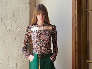 10 Koleksi Victoria Beckham Resort 2022, Dirilis dengan Harga Lebih Murah