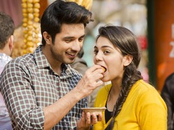 Ledek Suami Suapkan Makanan, Pengantin Ini Bikin Netizen Ngakak