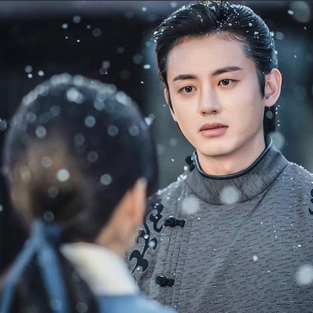 Lee Ji Hoon saat syuting River Where the Moon Rises Lee Ji Hoon saat syuting River Where the Moon Rises (foto: instagram.com/88leejihoon)