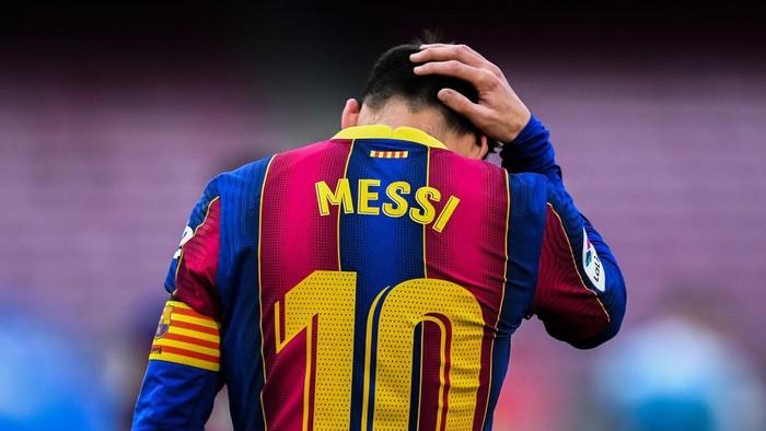 BARCELONA, SPAIN - MAY 16: Lionel Messi of FC Barcelona shows his dejection during the La Liga Santander match between FC Barcelona and RC Celta at Camp Nou on May 16, 2021 in Barcelona, Spain. Sporting stadiums around Spain remain under strict restrictions due to the Coronavirus Pandemic as Government social distancing laws prohibit fans inside venues resulting in games being played behind closed doors. (Photo by David Ramos/Getty Images)