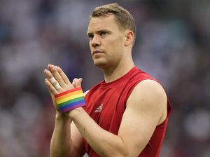 Tatapan Pilu Manuel Neuer Usai Laga Inggris Vs Jerman Tatapan Pilu Manuel Neuer Usai Laga Inggris Vs Jerman