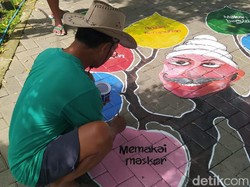 Lewat Mural, Para Pensiunan Pacitan Ini Tebar Pesan Protokol Kesehatan