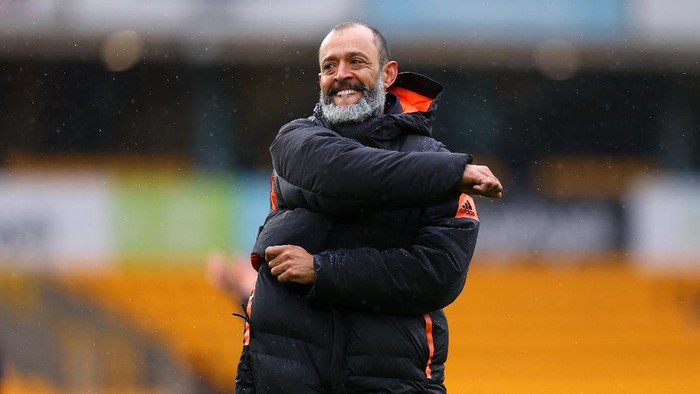 WOLVERHAMPTON, ENGLAND - MAY 23: Nuno Espirito Santo, Manager of Wolverhampton Wanderers celebrates with the fans after his last match following the Premier League match between Wolverhampton Wanderers and Manchester United at Molineux on May 23, 2021 in Wolverhampton, England. A limited number of fans will be allowed into Premier League stadiums as Coronavirus restrictions begin to ease in the UK. (Photo by Catherine Ivill/Getty Images)