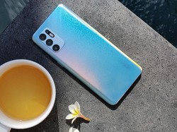 Tampilan Stylish OPPO Reno6 yang Bisa Pancarkan Jutaan Warna