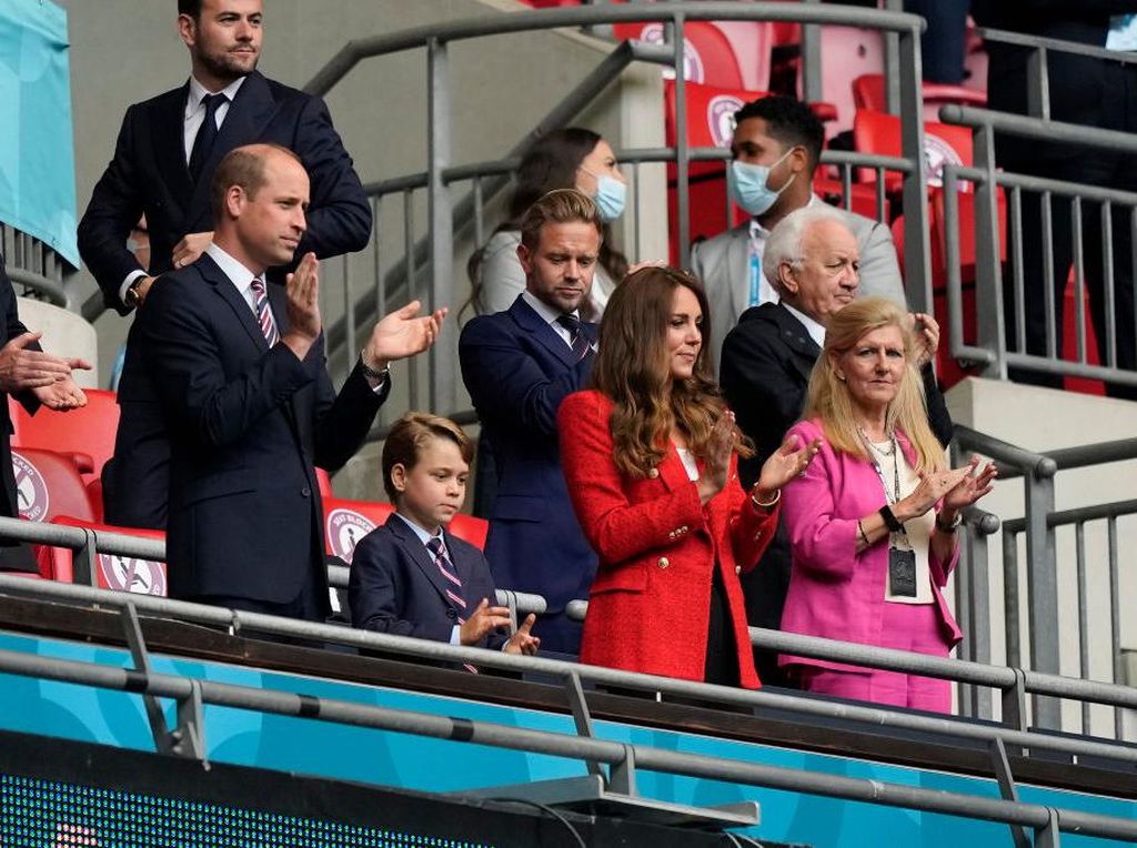 Gaya Stylish Kate Middleton Dukung Inggris di Piala Eropa 2020