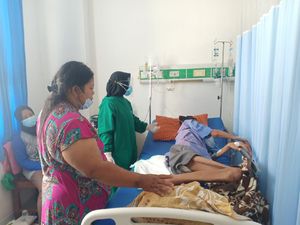 Pemuda Nganjuk 9 Bulan Terbaring Sakit hingga Kehilangan Separuh Berat Badan Pemuda Nganjuk 9 Bulan Terbaring Sakit hingga Kehilangan Separuh Berat Badan