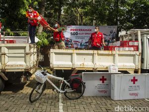 PMI Distribusikan 500 Alat Spray Disinfektan ke Zona Merah DKI