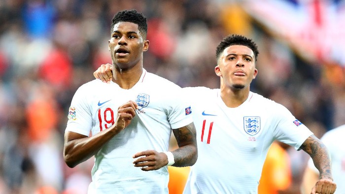 GUIMARAES, PORTUGAL - JUNE 06:  Marcus Rashford of England celebrates as he scores his teams first goal from a penalty with Jadon Sancho during the UEFA Nations League Semi-Final match between the Netherlands and England at Estadio D. Afonso Henriques on June 06, 2019 in Guimaraes, Portugal. (Photo by Dean Mouhtaropoulos/Getty Images)