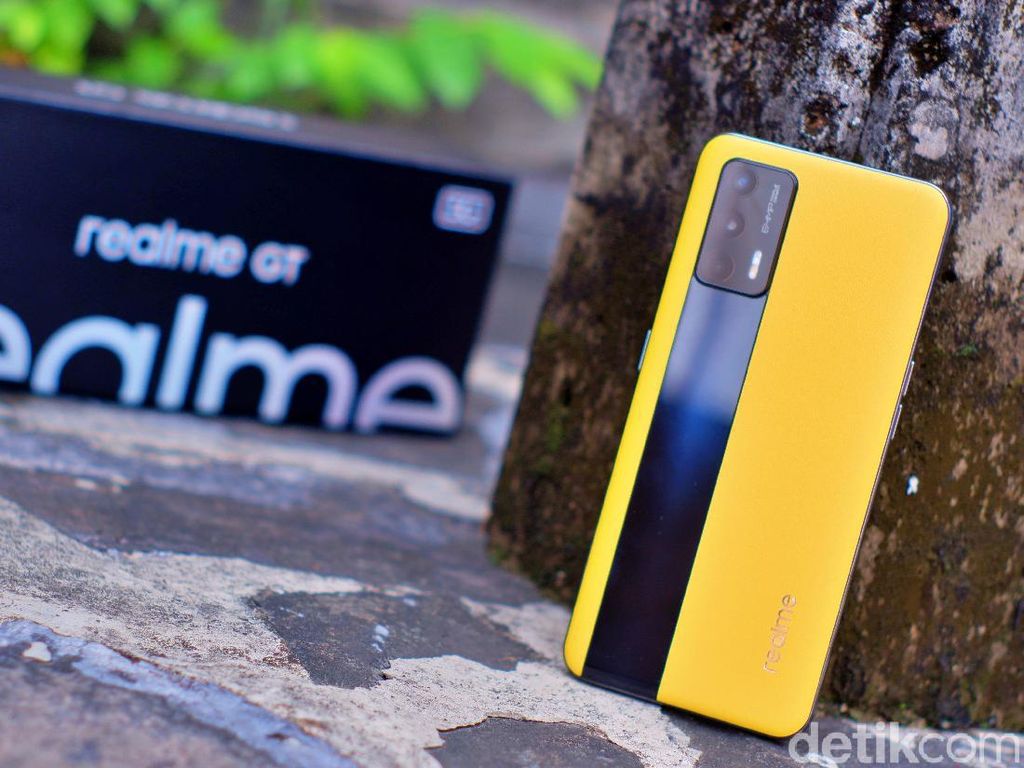 Review Realme GT 5G: Makin Ngebut Main Game dengan Snapdragon 888 Review Realme GT 5G: Makin Ngebut Main Game dengan Snapdragon 888