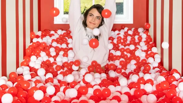 10 Potret Rumah Mewah Model Cara Delevingne, Terinspirasi Playboy Mansion