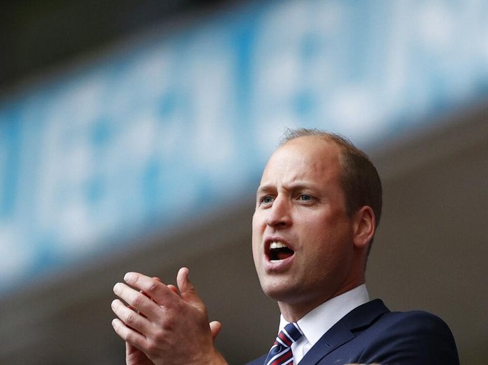 Kemenangan Inggris atas Jerman di 16 besar Euro 2020 turut dirayakan oleh Pangeran William. Ia hadir di Wembley untuk nonton laga itu bersama istri dan putranya