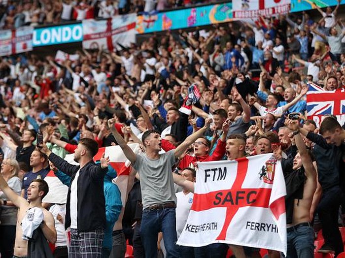 Kemenangan Inggris atas Jerman di 16 besar Euro 2020 turut dirayakan oleh Pangeran William. Ia hadir di Wembley untuk nonton laga itu bersama istri dan putranya