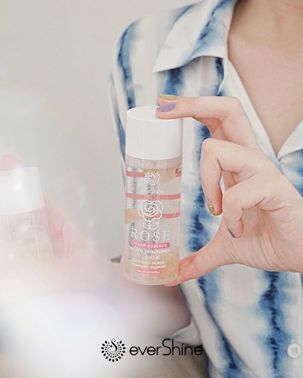 Skincare Lokal dengan Kelopak Bunga Asli/Foto: instagram.com/evershine.id/ Evershine Rose Toner Essence, produk skincare dengan kandungan kelopak bunga asli.