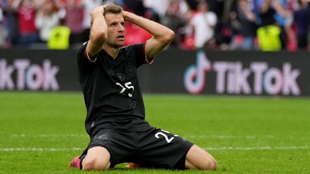 Soccer Football - Euro 2020 - Round of 16 - England v Germany - Wembley Stadium, London, Britain - June 29, 2021  Germany's Thomas Mueller reacts after he misses a chance to score Pool via REUTERS/Frank Augstein