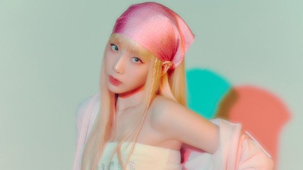 Pink Blood Alert! Foto-foto Taeyeon Buat Comeback Weekend Serba Pink
