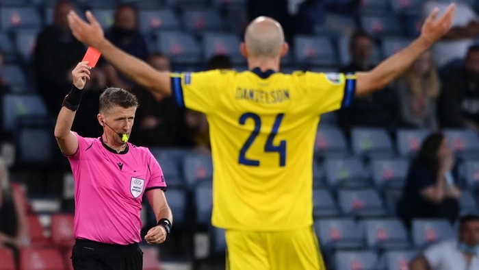 GLASGOW, SCOTLAND - JUNE 29: Match Referee, Daniele Orsato shows a red card to Marcus Danielson of Sweden after a VAR review during the UEFA Euro 2020 Championship Round of 16 match between Sweden and Ukraine at Hampden Park on June 29, 2021 in Glasgow, Scotland. (Photo by Stu Forster/Getty Images)