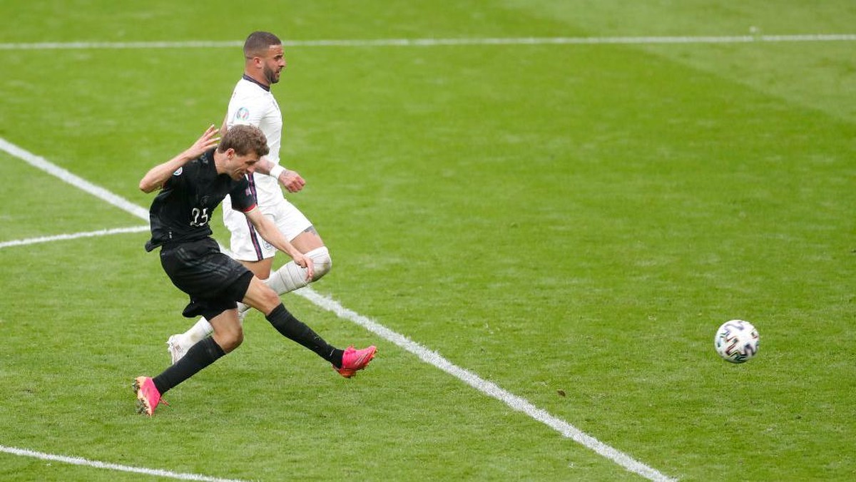 Thomas Mueller membuang peluang emas mencetak gol ke gawang Inggris. (Foto: Getty Images/Matthew Childs - Pool)