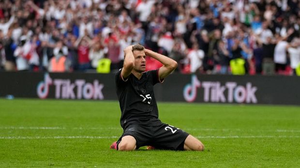 LONDON, ENGLAND - JUNE 29: Thomas Mueller of Germany reacts after a missedisses a chance during the UEFA Euro 2020 Championship Round of 16 match between England and Germany at Wembley Stadium on June 29, 2021 in London, England. (Photo by Frank Augstein - Pool/Getty Images)