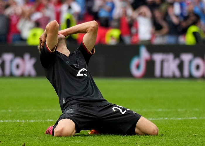 LONDON, ENGLAND - JUNE 29: Thomas Mueller of Germany reacts after a missed chance during the UEFA Euro 2020 Championship Round of 16 match between England and Germany at Wembley Stadium on June 29, 2021 in London, England. (Photo by Frank Augstein - Pool/Getty Images)