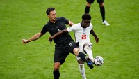 Di babak kedua, Inggris semakin kesulitan membongkar pertahanan Jerman. Bukayo Saka di sisi kanan bermain kurang efektif. Inggris tak bisa menciptakan peluang berbahaya hingga menit ke-75. Foto: Getty Images/John Sibley - Pool