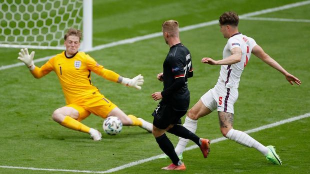 LONDON, ENGLAND - JUNE 29: Timo Werner of Germany has a shot saved by Jordan Pickford of England during the UEFA Euro 2020 Championship Round of 16 match between England and Germany at Wembley Stadium on June 29, 2021 in London, England. (Photo by John Sibley - Pool/Getty Images)