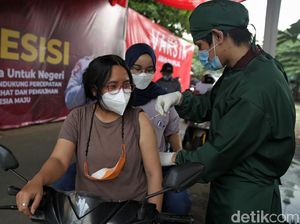 Vaksinasi Drive-Thru Sasar Pemotor-Pesepeda di Ibu Kota Vaksinasi Drive-Thru Sasar Pemotor-Pesepeda di Ibu Kota