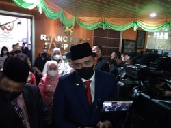 Bobby Revisi Perwal soal Batas Usia 60 Tahun Penerima Dana Pelayan Warga