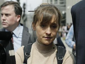 8 Fakta Allison Mack, Aktris yang Dipenjara karena Terlibat Sekte Seks 8 Fakta Allison Mack, Aktris yang Dipenjara karena Terlibat Sekte Seks
