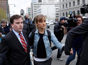 Kisah Allison Mack Usai Bebas dari Kasus Sediakan Gadis Jadi Budak Seks Sekte Sesat Kisah Allison Mack Usai Bebas dari Kasus Sediakan Gadis Jadi Budak Seks Sekte Sesat