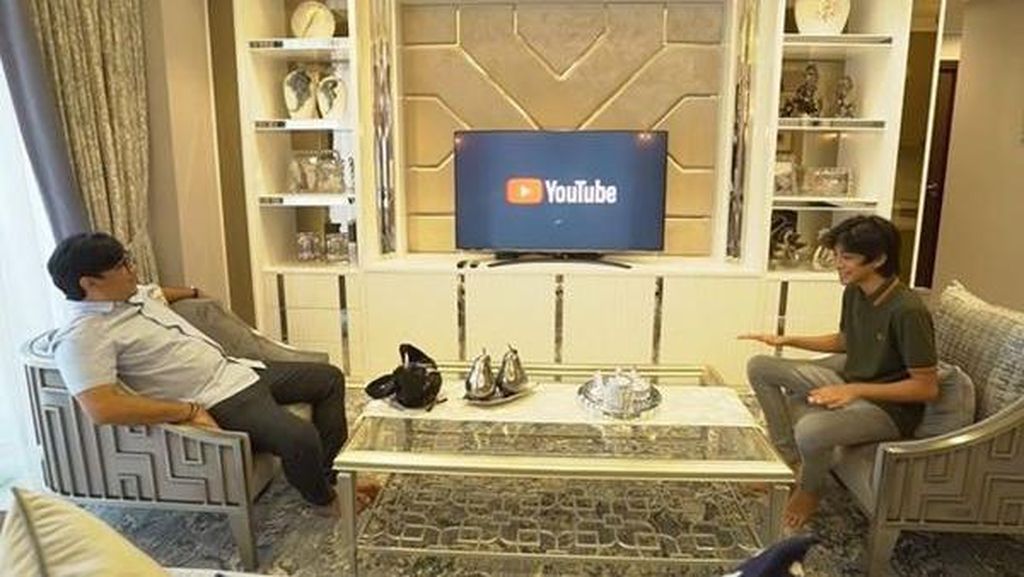 Jangan Iri! Mewahnya Apartemen Andre Taulany Hadiahi Anak yang Lulus SD Jangan Iri! Mewahnya Apartemen Andre Taulany Hadiahi Anak yang Lulus SD