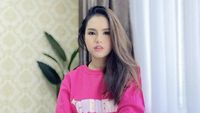 8 Foto Aktris Cantik Malaysia yang Suaminya Viral karena Pamer Bagian Intim