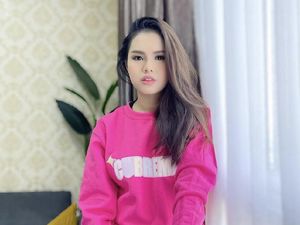 8 Foto Aktris Cantik Malaysia yang Suaminya Viral karena Pamer Bagian Intim 8 Foto Aktris Cantik Malaysia yang Suaminya Viral karena Pamer Bagian Intim