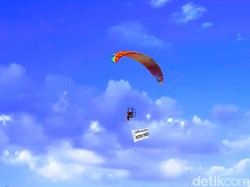 Saat Ajakan Patuh Prokes Hiasi Langit Bondowoso