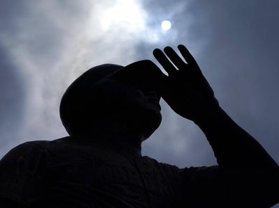 Usaha Warga Lawan Suhu Panas Ekstrim yang Ancam Nyawa