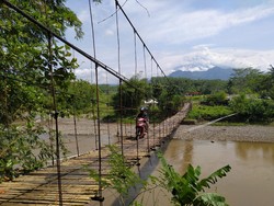 Pernah Dicek Menteri PUPR, Jembatan Indiana Jones Ini Belum Digarap