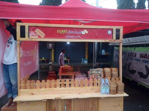 Berkat Spanduk Promo yang Pancing Emosi, Dimsum Ini Jadi Laris Manis Berkat Spanduk Promo yang Pancing Emosi, Dimsum Ini Jadi Laris Manis