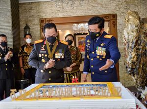 Panglima TNI Beri Kejutan ke Kapolri di Hari Bhayangkara Ke-75