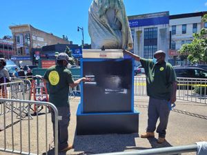 Waduh, Patung George Floyd Jadi Korban Vandalisme Orang Tak Dikenal