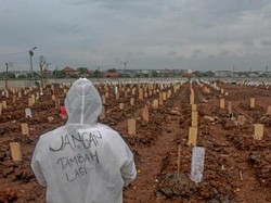 Anies Ungkap 300 Jenazah Dimakamkan dengan Prosedur COVID Hari Ini