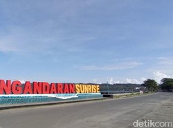 Sepinya Pantai Pangandaran Tanpa Wisatawan
