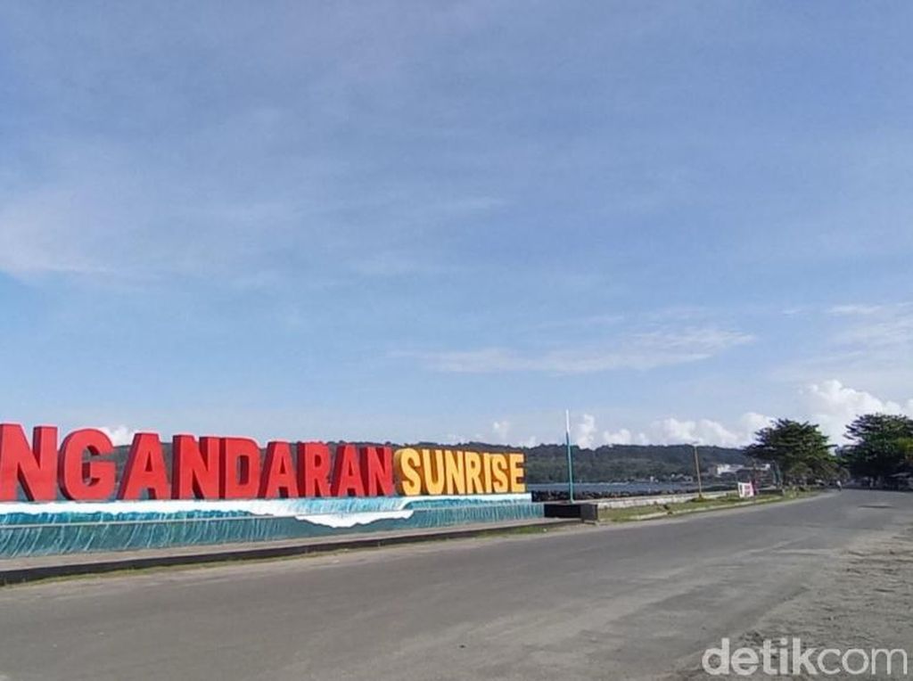 Suasana Sepi Pantai Pangandaran Tanpa Wisatawan Suasana Sepi Pantai Pangandaran Tanpa Wisatawan