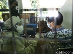 Sekolah Diminta Tak Ambil Kesempatan Perdagangkan Vaksin
