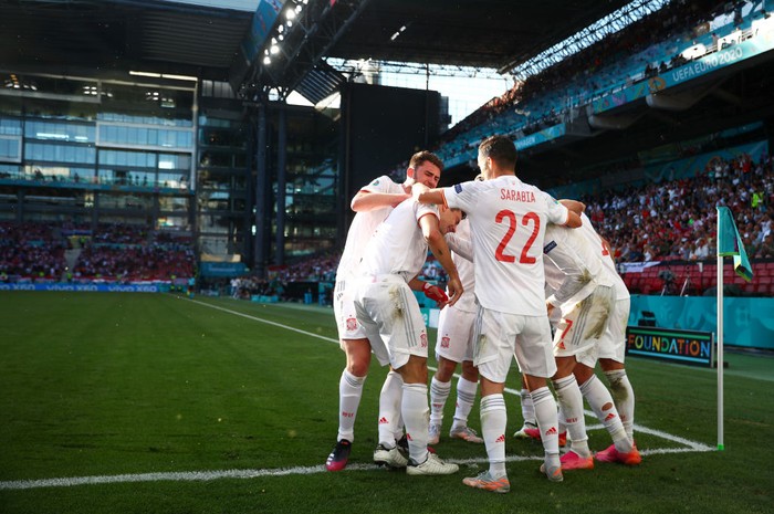 COPENHAGEN, DENMARK - JUNE 28: Cesar Azpilicueta of Spain celebrates with team mates after scoring their sides second goal during the UEFA Euro 2020 Championship Round of 16 match between Croatia and Spain at Parken Stadium on June 28, 2021 in Copenhagen, Denmark. (Photo by Hannah McKay - Pool/Getty Images)