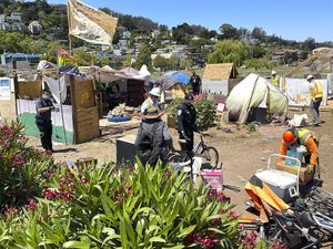 Ternyata di AS Orang Miskin Juga Kena Penggusuran