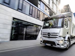 Truk Listrik Mercedes-Benz Resmi Diluncurkan, Mampu Melaju 400 Km Truk Listrik Mercedes-Benz Resmi Diluncurkan, Mampu Melaju 400 Km