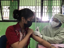 Remaja di Kota Bogor Vaksinasi di Kelurahan Besok Yuk!